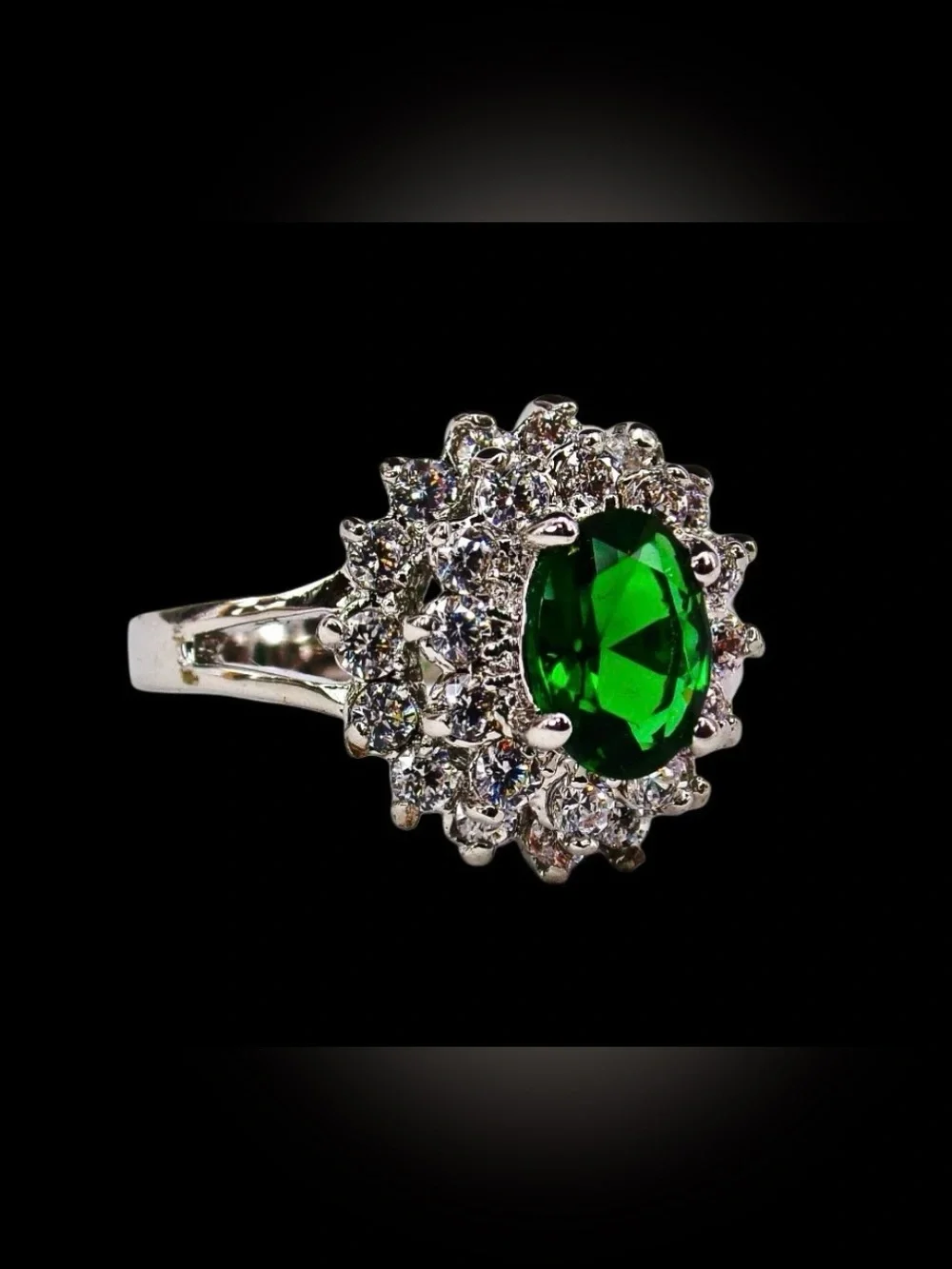 Green oval cubic zirconia stone ring w/ clear stones in a raised setting SZ 6.5